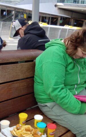 Germa en Ive op het station