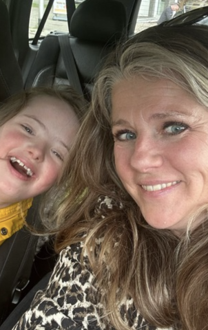 Karlijn en Lies auto