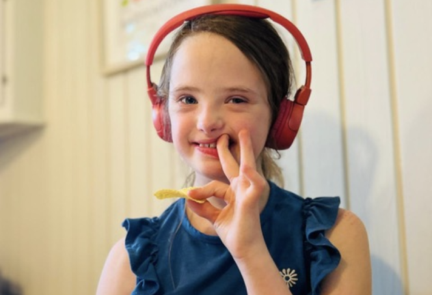 Lies met koptelefoon