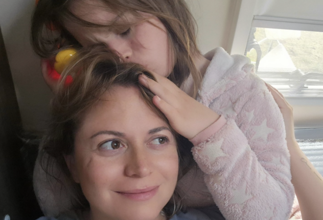Stephanie en Anna hoofdknuffel