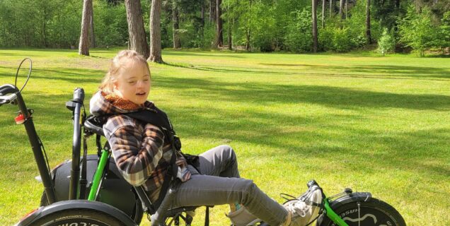 Anna op de fiets